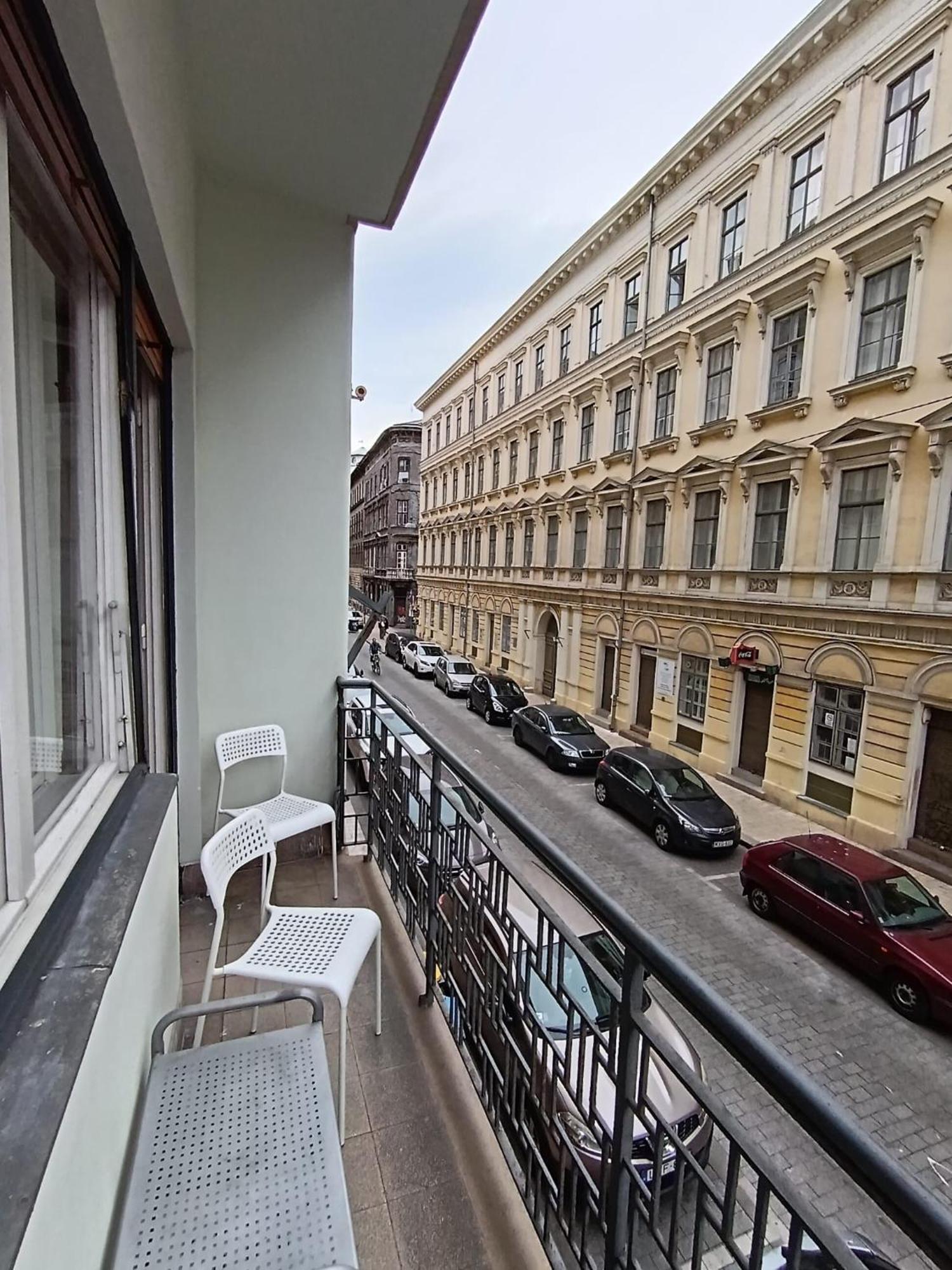 Studio With Terrace In Heart Of The City Будапеща Екстериор снимка